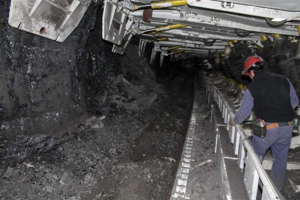 Se desprendió un planchón de carbón en una mina y le fracturó el cráneo a un trabajador