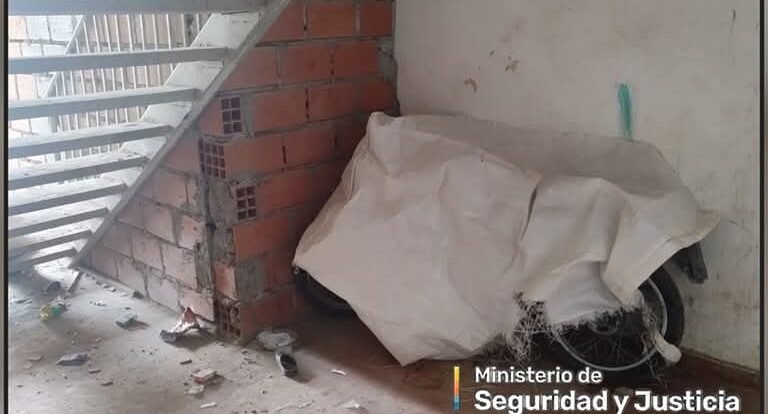 Policía recupera una moto robada en el Barrio 30 de Octubre