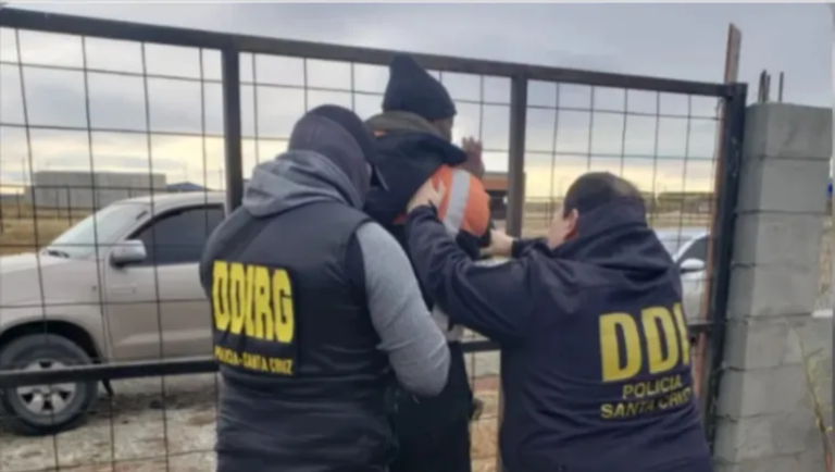 Mató de una puñalada en el corazón a su excuñado y escapó en bicicleta