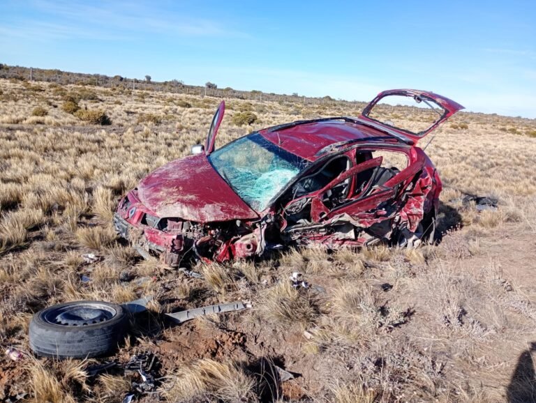Se durmió manejando, cruzó de carril y provocó un choque frontal