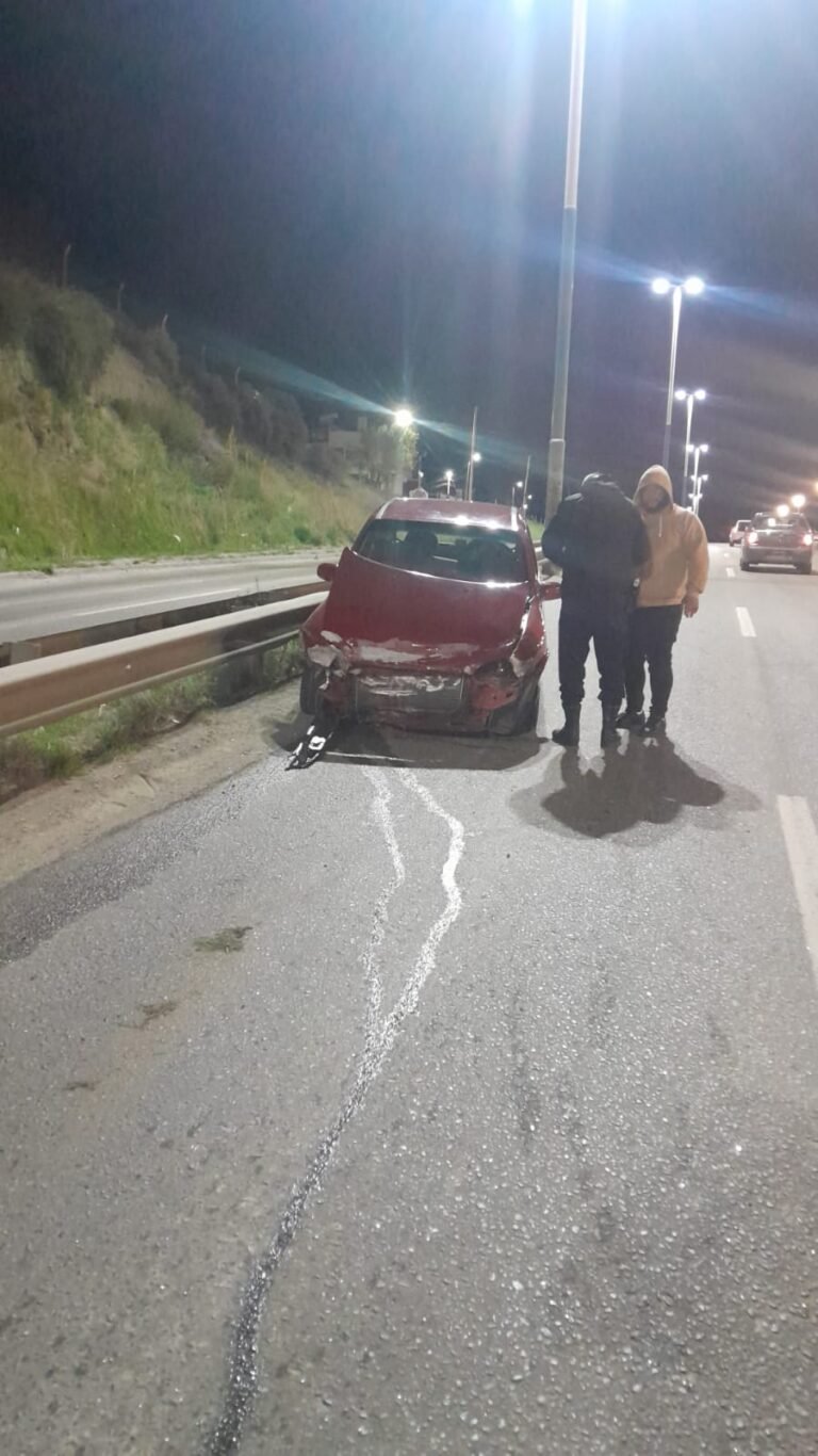 Hizo una mala maniobra, chocó y le secuestraron el auto por no tener documentación