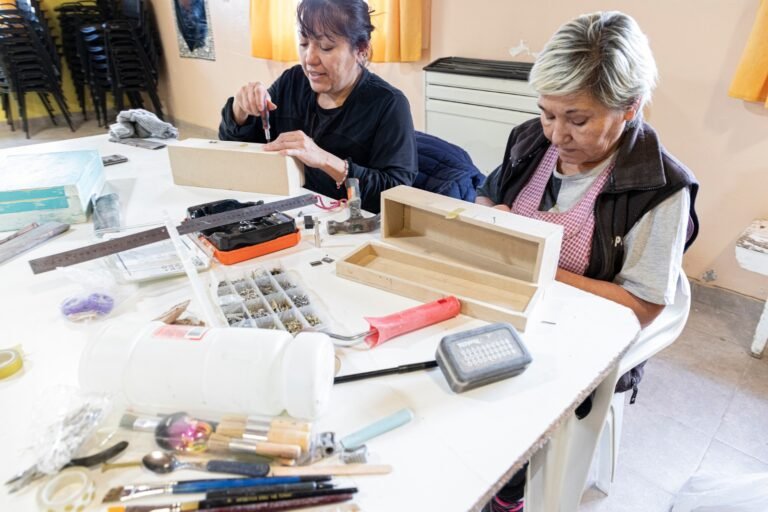 Los talleres culturales municipales recibieron insumos y materiales