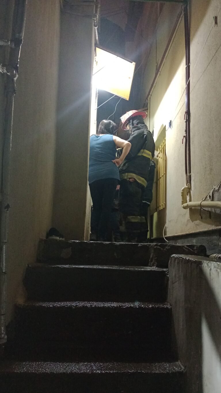 Se olvidó una olla al fuego y provocó un principio de incendio en su vivienda