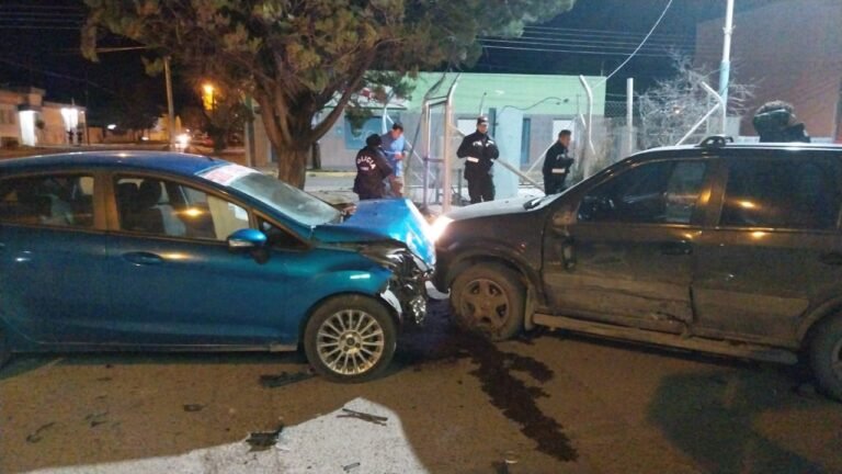 Manejaba alcoholizado, chocó contra un remis y resultó herido