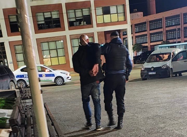 Robó dos juguetes de un local del Centro y huyó: lo encontraron en la Terminal
