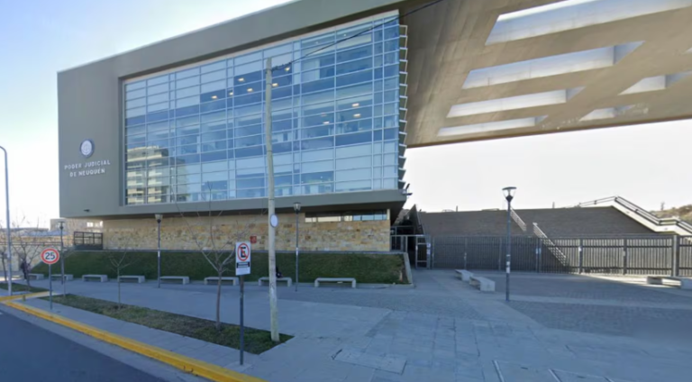 Un profesor de música fue asesinado de más de 50 puñaladas y el principal sospechoso era su alumno