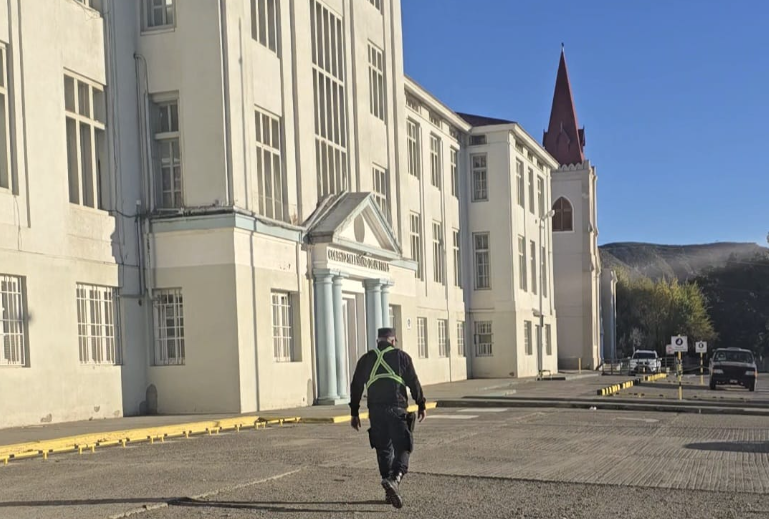 “Los vamos a hacer sufrir”: conmoción en el Dean Funes por amenazas virtuales