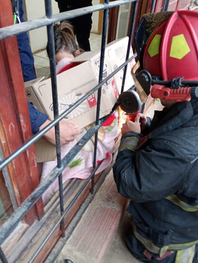 Bomberos auxiliaron a un nene que se le había atascado un dedo