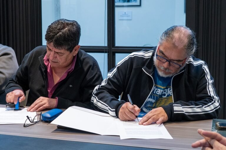 El Ejecutivo y los gremios municipales acordaron un incremento salarial del 18% acumulativo