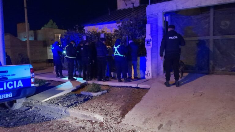Desbaratan fiesta clandestina con presencia de menores