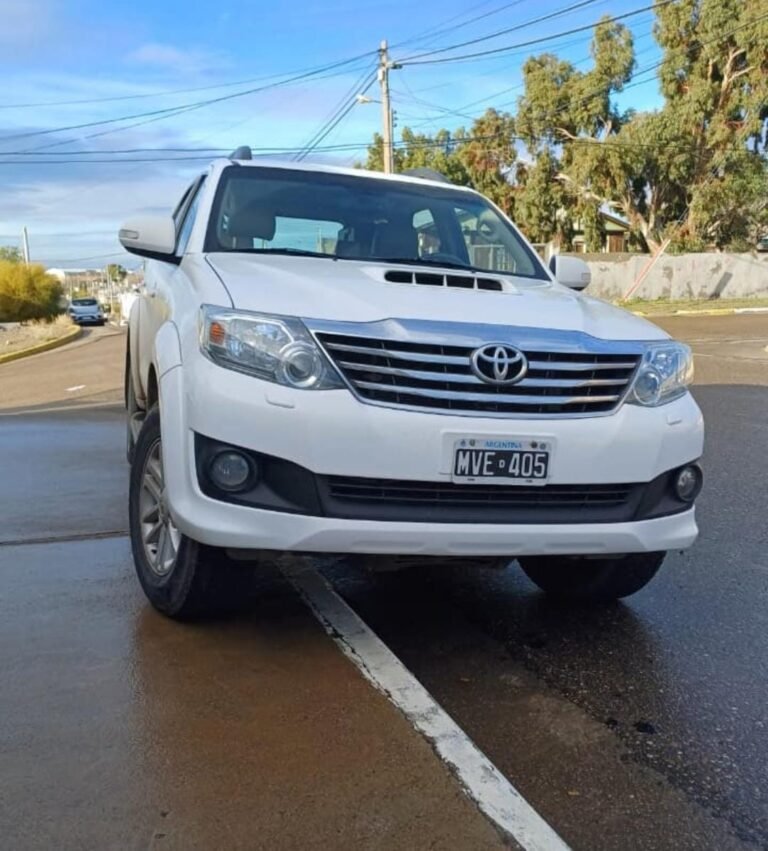 Robaron una camioneta SW4 en la Loma