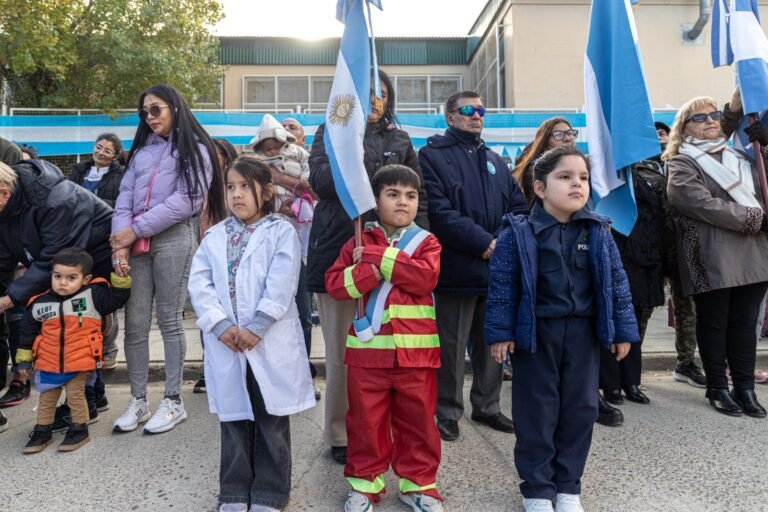 El barrio San Martín celebró el 25 de Mayo con un colorido desfile