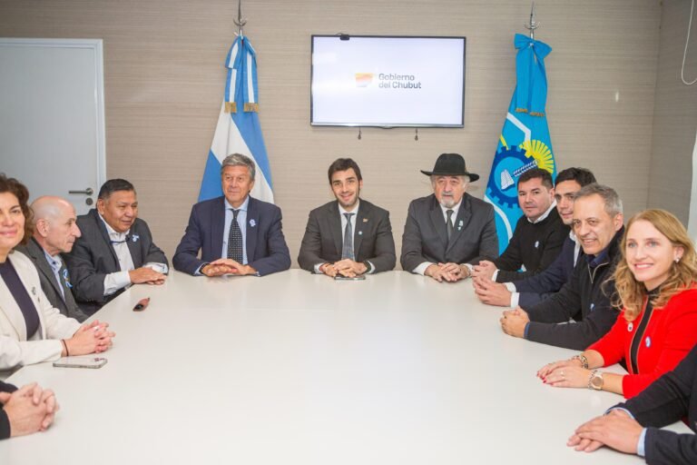 Torres impulsó la firma de un acuerdo para proyectar el futuro energético de Chubut y fortalecer la Cuenca del Golfo San Jorge