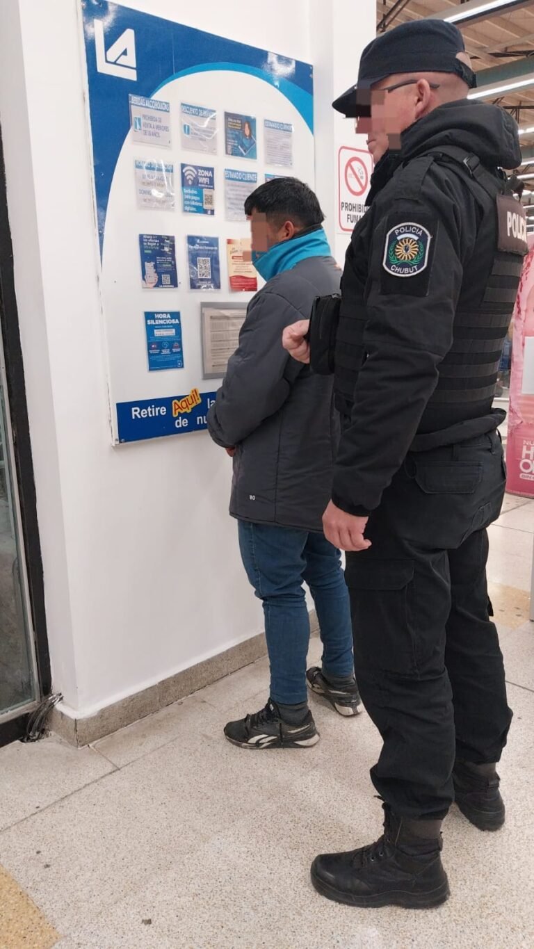 Quiso llevar una frazada sin pagar, terminó detenido