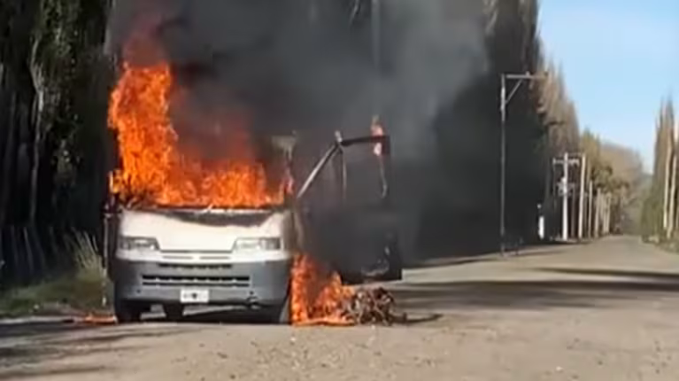 Un hombre murió electrocutado y calcinado tras tocar con su camioneta un cable de alta tensión