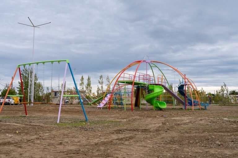 Avanza el mantenimiento y la conservación de espacios públicos en distintos barrios