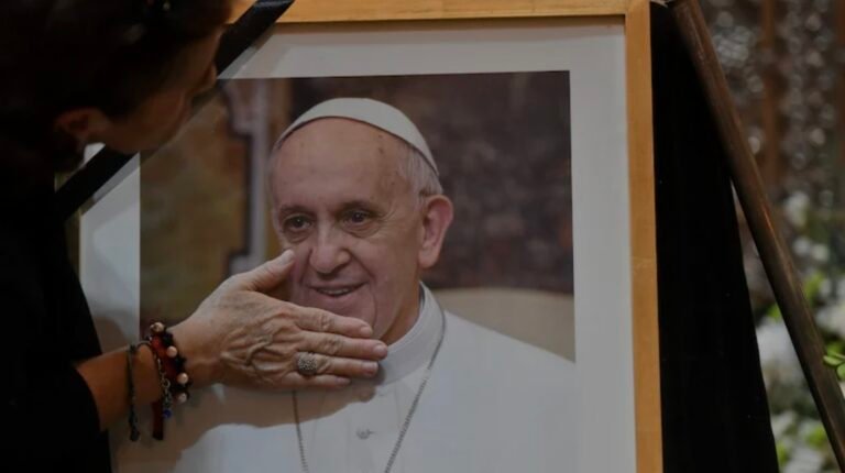 A pedido de Francisco, el Vaticano donará su papamóvil a Gaza para hacer una clínica infantil