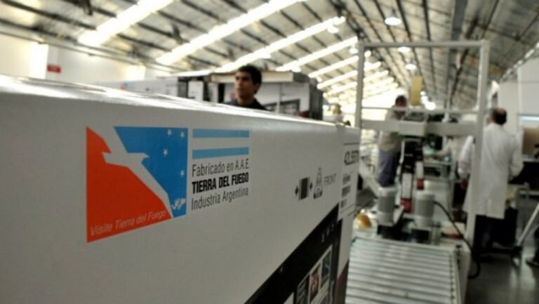 Paro total de actividades en Tierra del Fuego por la baja de aranceles