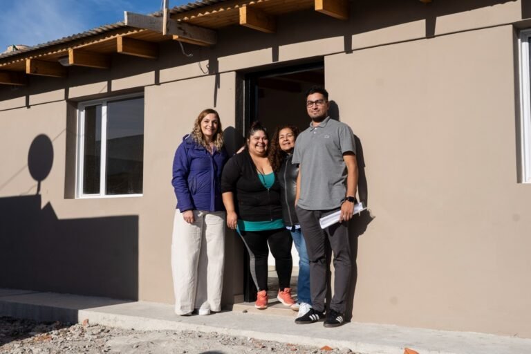 El Municipio entregó una vivienda social a familia del barrio Restinga Alí