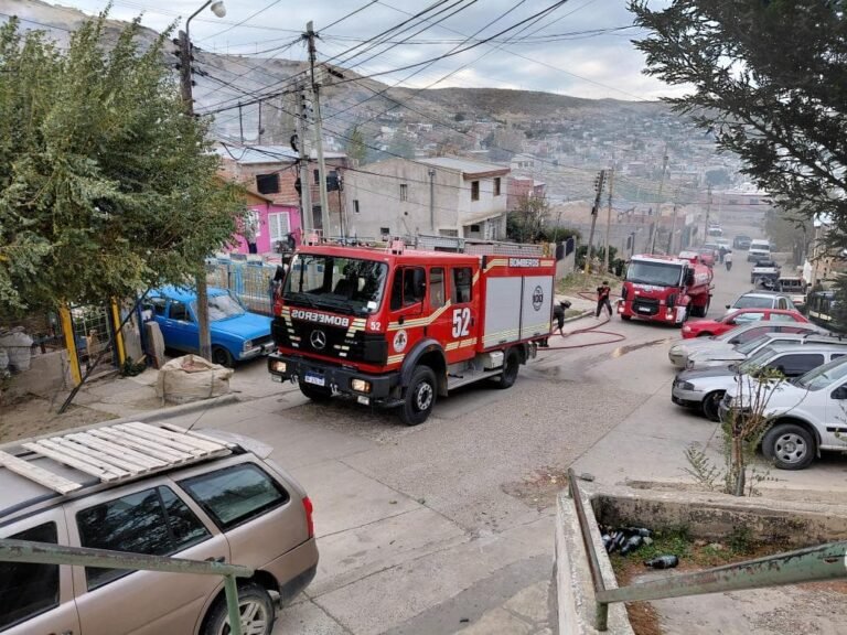 Estaba cocinando y provocó un incendio: las pérdidas fueron totales