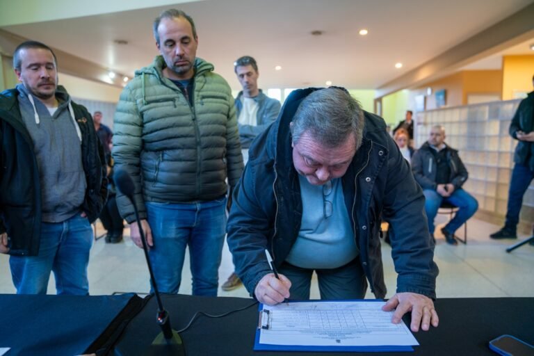 Abren nueva licitación para ampliar la red de gas en el barrio ARA San Juan