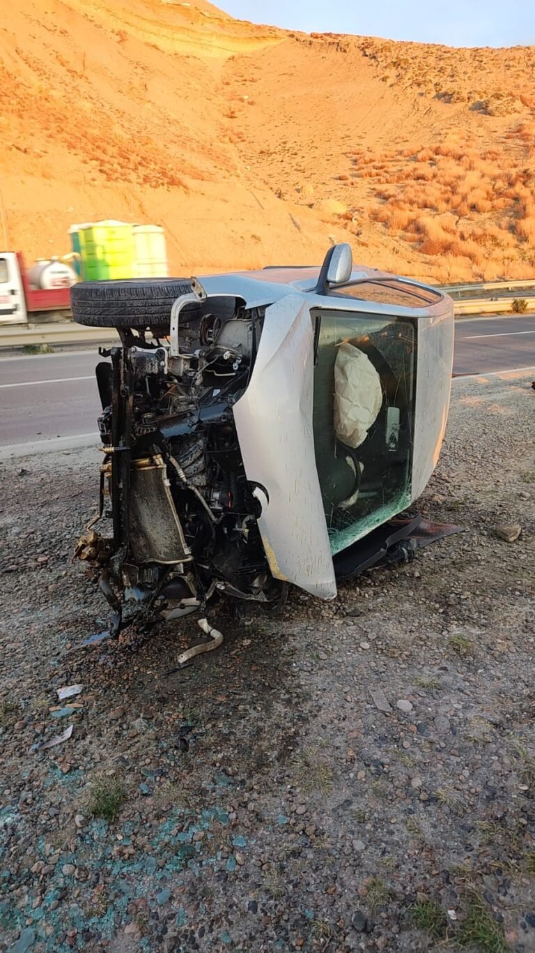 Volcó en Ruta 3 y fue trasladada al Hospital Regional por dolores en la cabeza