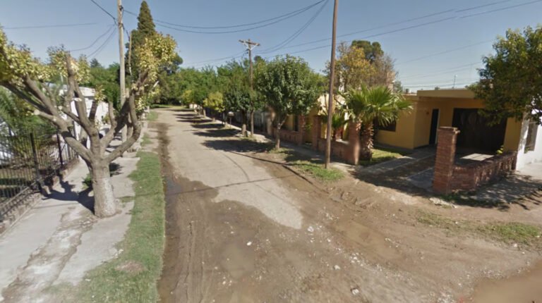 Le cortó la oreja con un machete a su vecino porque estacionó el auto en la puerta de su casa