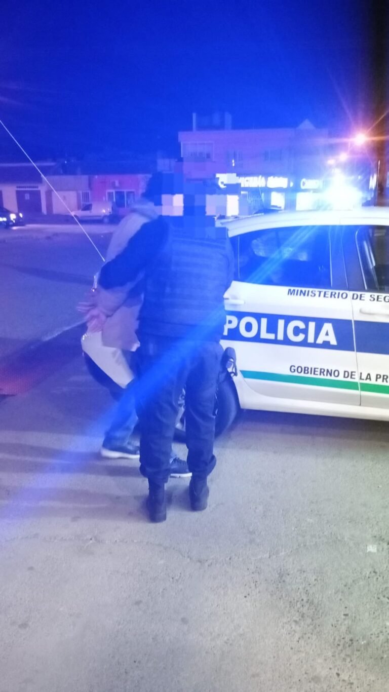 Detenido por robar 14 chocolates, 3 aceites de oliva y un acondicionador de un supermercado