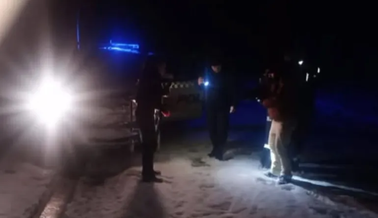 Se le quedó el auto, caminó 24 kilómetros en la nieve y casi muere congelado