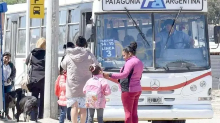 “Si no abonan hasta el mediodía habrá paro de colectivos”