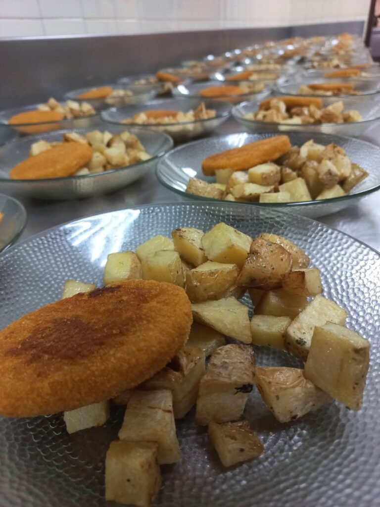 El Comedor Universitario organiza una colecta solidaria de cubiertos