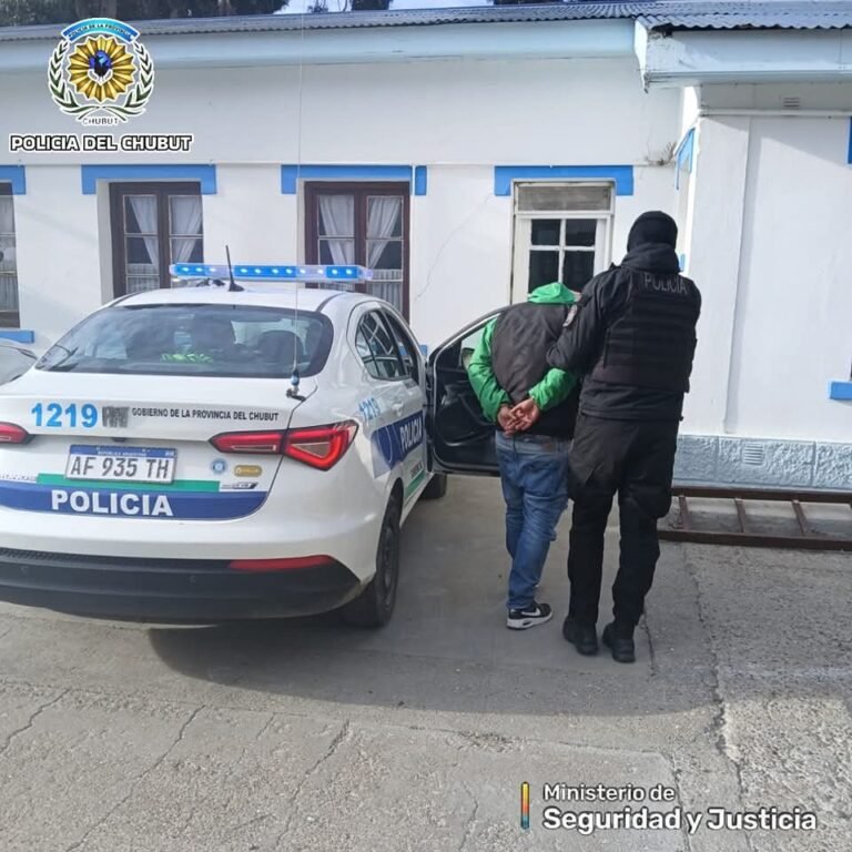 Empleados de un local atraparon a un ladrón que intentó llevarse más de $200 mil en mercadería