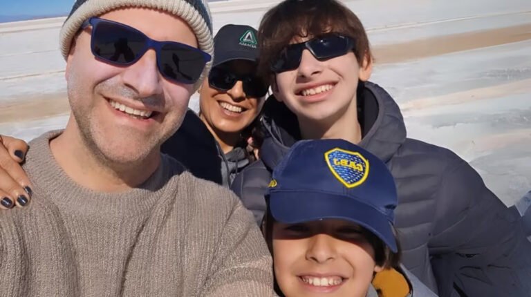 Heridas punzantes y signos de defensa: qué determinó la autopsia a la familia asesinada