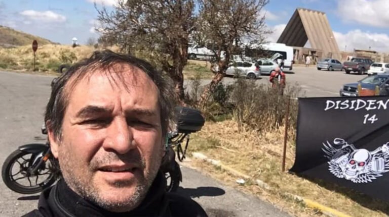 Un policía retirado fue asesinado de un tiro en el pecho mientras esperaba a su esposa