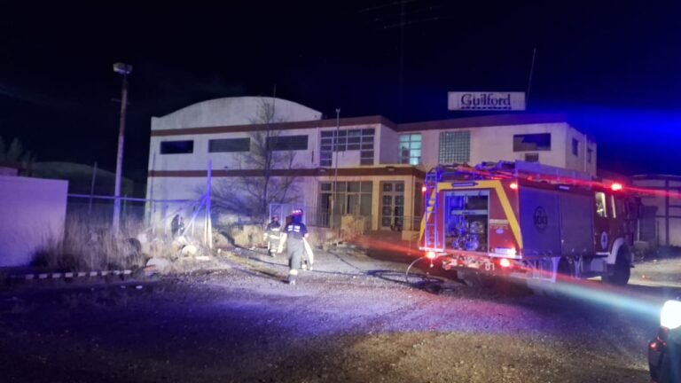 Bomberos sofocaron incendio en una empresa abandonada