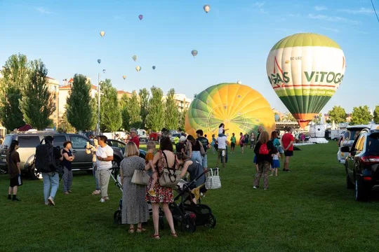 Tragedia: cayó un globo aerostático, una mujer murió y hay decenas de heridos
