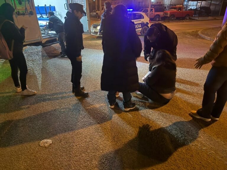 Una mujer fue atropellada mientras cruzaba la calle y resultó herida