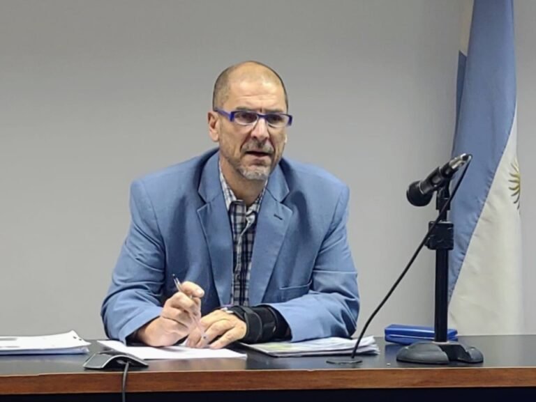 Horror: investigan a un hombre por abusar de la hija de una acompañante terapéutica en su domicilio