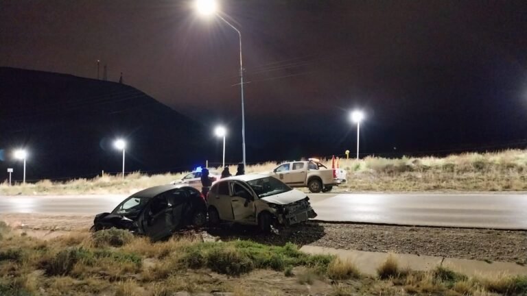 Manejaba borracho y protagonizó un fuerte choque en el Camino Centenario