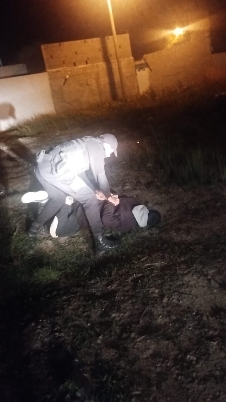 Robaba cables por la madrugada y un vecino dio aviso a la policía