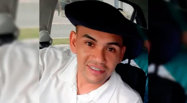 Un hombre discutió con su amigo mientras jugaba al truco y lo mató a puñaladas