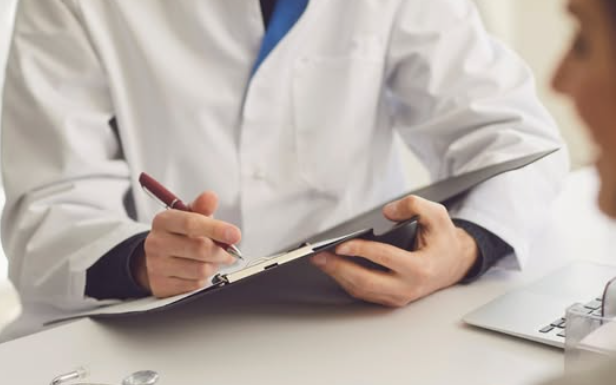 Investigan a un médico por presunto abuso sexual en el consultorio