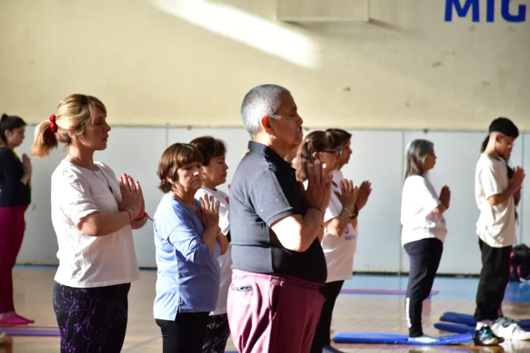 Realizarán una jornada solidaria de yoga para colaborar con el Hospital Regional