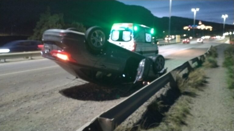 Vuelco en ruta 3, causó demoras en el tránsito