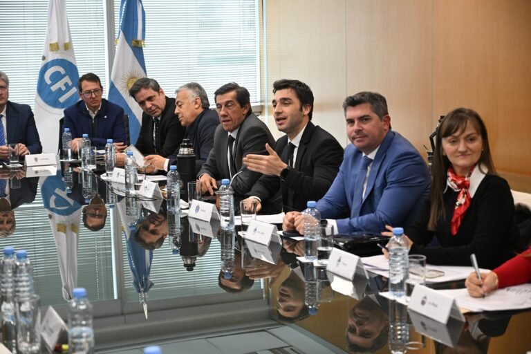 Torres, junto a todos los gobernadores, ratificó su compromiso por “una matriz fiscal más justa, federal y que le quite el pie de encima a la producción y al trabajo”