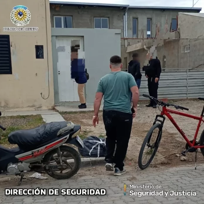 Sorprendió al ladrón en su patio: intentaba robarle la moto