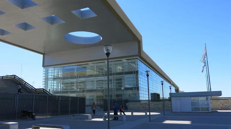 Le fracturó la cara a patadas a un amigo de su ex y deberá pagarle 21 millones de pesos