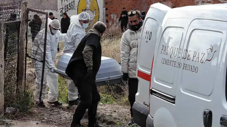 Encontraron un cuerpo en estado de descomposición e investigan si fue un asesinato