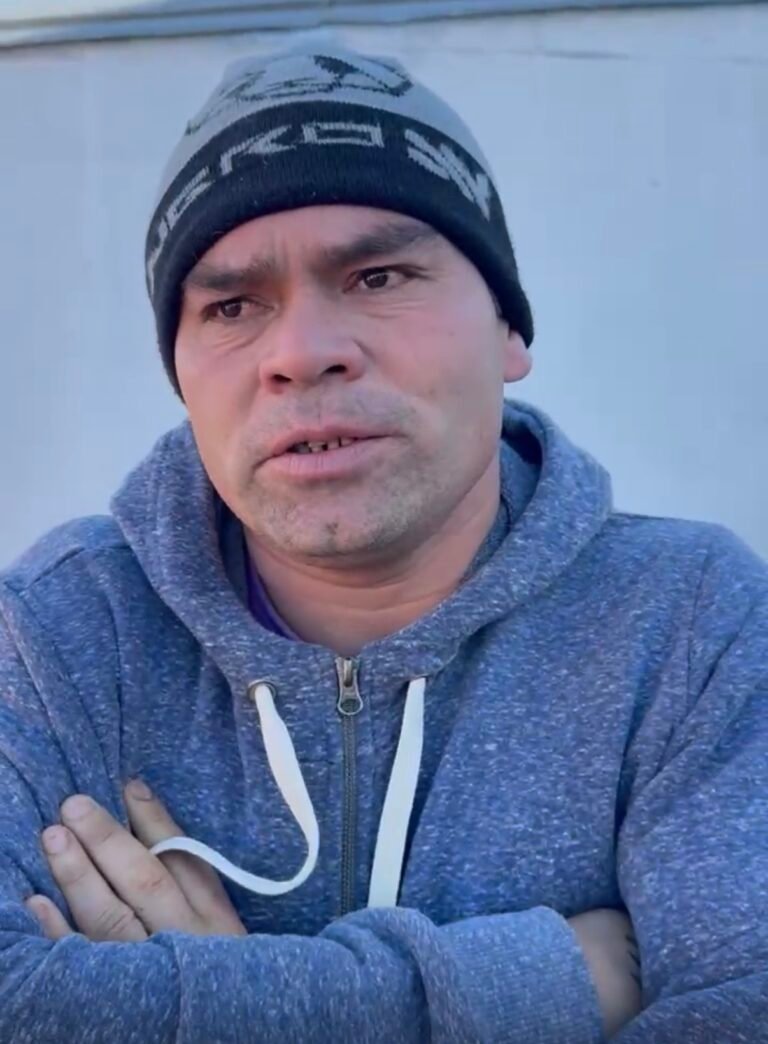 “Ofrezco mi trabajo a cambio de leña, abrigo o comida para mis hijos”