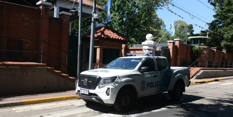 Amenaza de bomba en Olivos: desplegaron un operativo antiexplosivos en la residencia presidencial